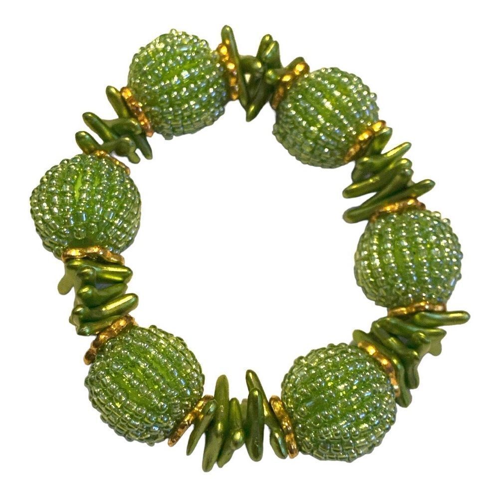 Green Glass beaded stretch bracelet gold flower bead caps green metallic chips
